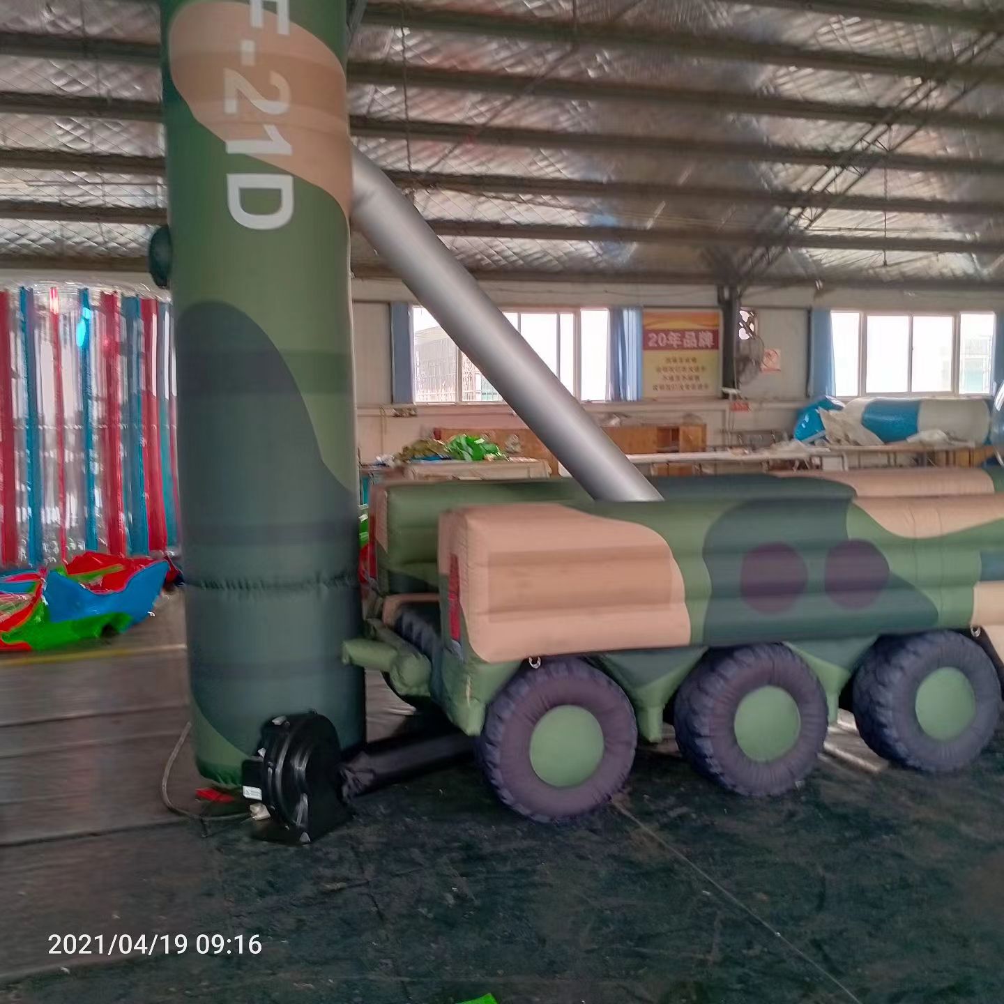 金平军事演习中的充气目标车辆：模拟发射车雷达车坦克飞机